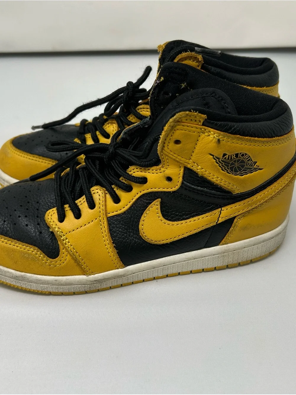 Nike Air Jordan 1 Mid - Black and Yellow